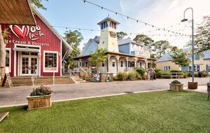 Sandestin Bungalo with a Golf Cart - Miramar Beach, Florida