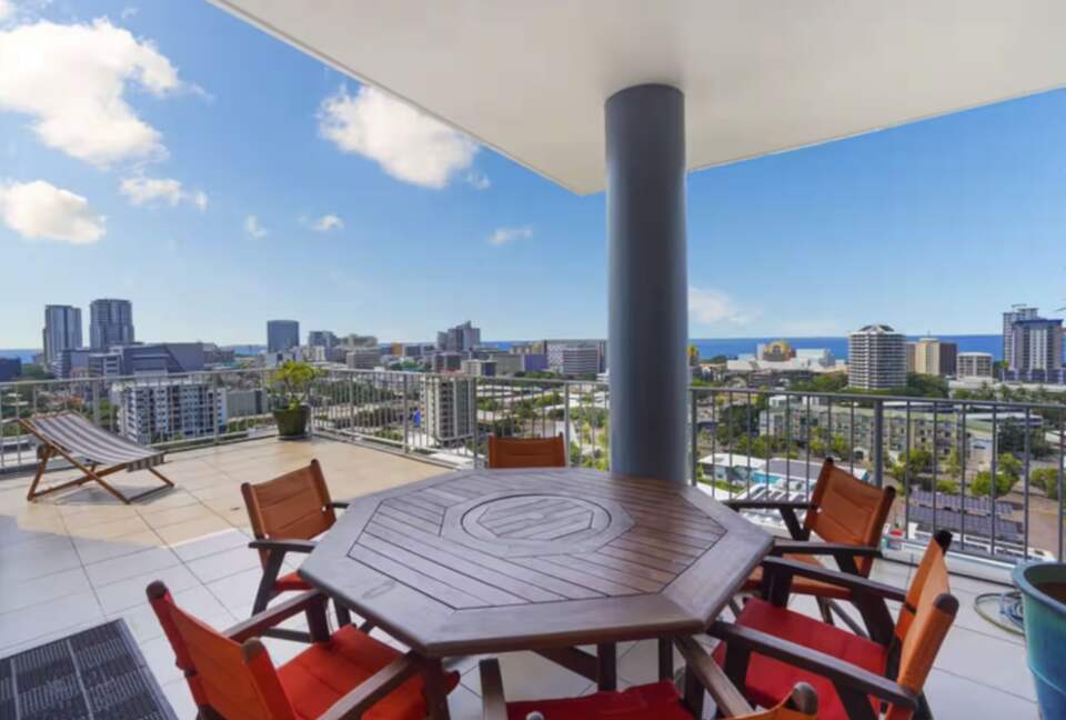 Skyline Serenity | A Two-Story Penthouse with Breathtaking Views - Darwin, Australia