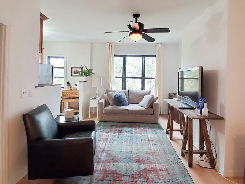 Light-Filled Brooklyn Flat with Artistic Flair - Brooklyn, New York
