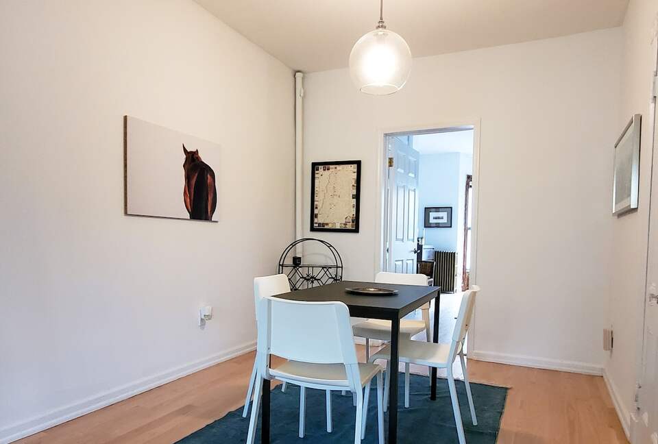Light-Filled Brooklyn Flat with Artistic Flair - Brooklyn, New York