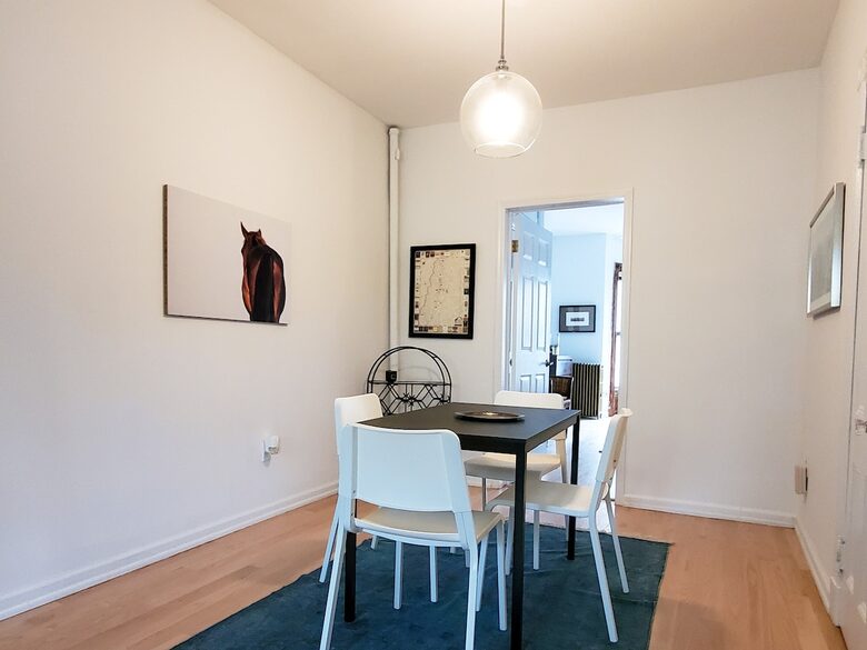 Light-Filled Brooklyn Flat with Artistic Flair - Brooklyn, New York