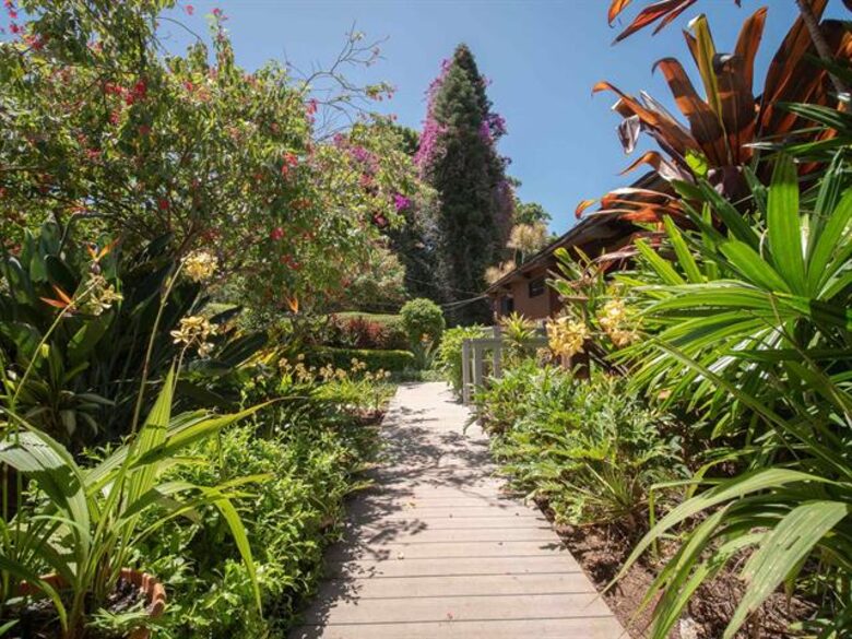 Walk way to Front Door from Carport side