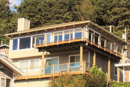 Beachfront Escape Overlooking Haystack Rock - Cannon Beach, Oregon