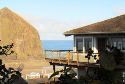 Beachfront Escape Overlooking Haystack Rock - Cannon Beach, Oregon