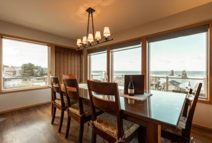 Beachfront Escape Overlooking Haystack Rock - Cannon Beach, Oregon