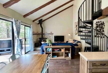Cozy Mountain Escape with Private Hot Tub - Stateline, Nevada