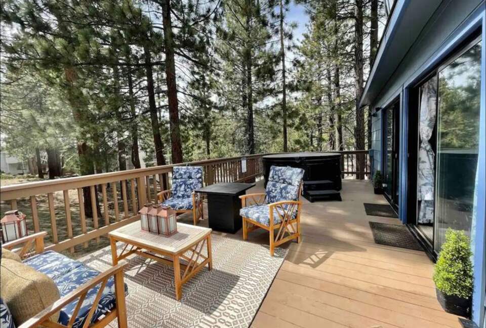 Cozy Mountain Escape with Private Hot Tub - Stateline, Nevada