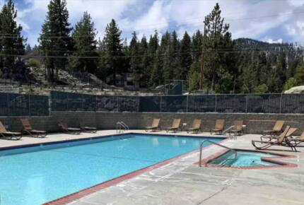 Cozy Mountain Escape with Private Hot Tub - Stateline, Nevada