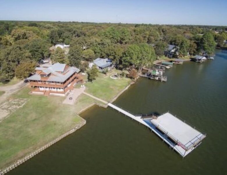 Sprawling Waterfront Haven with Private Dock & Boat Rental Option - Gun Barrel City, Texas