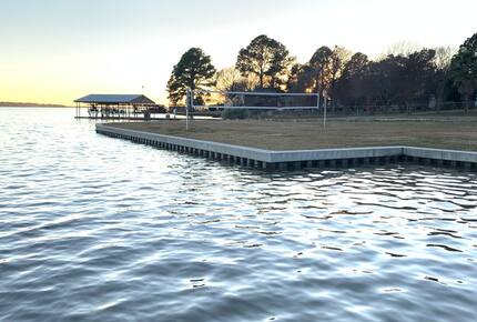 Sprawling Waterfront Haven with Private Dock & Boat Rental Option - Gun Barrel City, Texas
