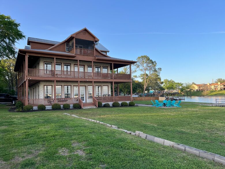 Sprawling Waterfront Haven with Private Dock & Boat Rental Option - Gun Barrel City, Texas