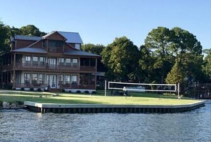 Sprawling Waterfront Haven with Private Dock & Boat Rental Option - Gun Barrel City, Texas