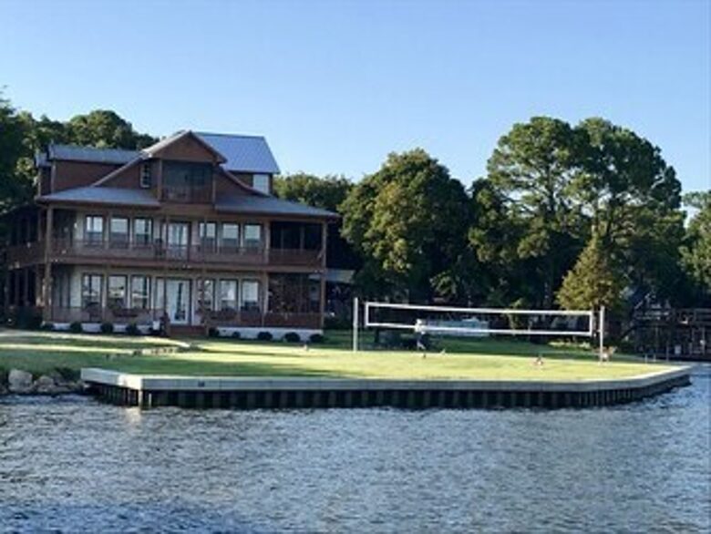 Sprawling Waterfront Haven with Private Dock & Boat Rental Option - Gun Barrel City, Texas