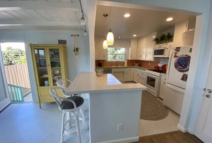 Colorful Coastal Cottage with ocean views - San Diego, California