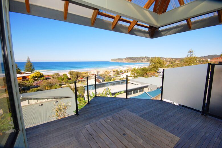 Lefthand side deck area