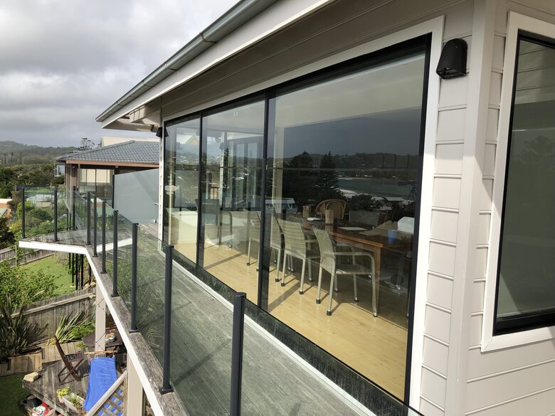 Walkway joining the two decks