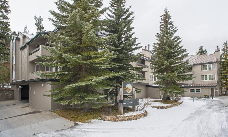 High-End Comfort Steps from the Lifts - Mammoth Lakes, California