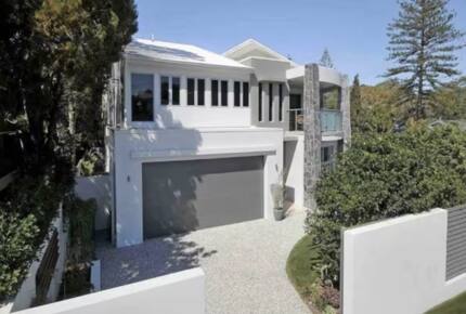 A Coastal Sanctuary in Currumbin - Gold Coast, Australia