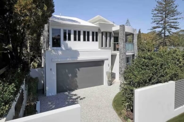 A Coastal Sanctuary in Currumbin - Gold Coast, Australia