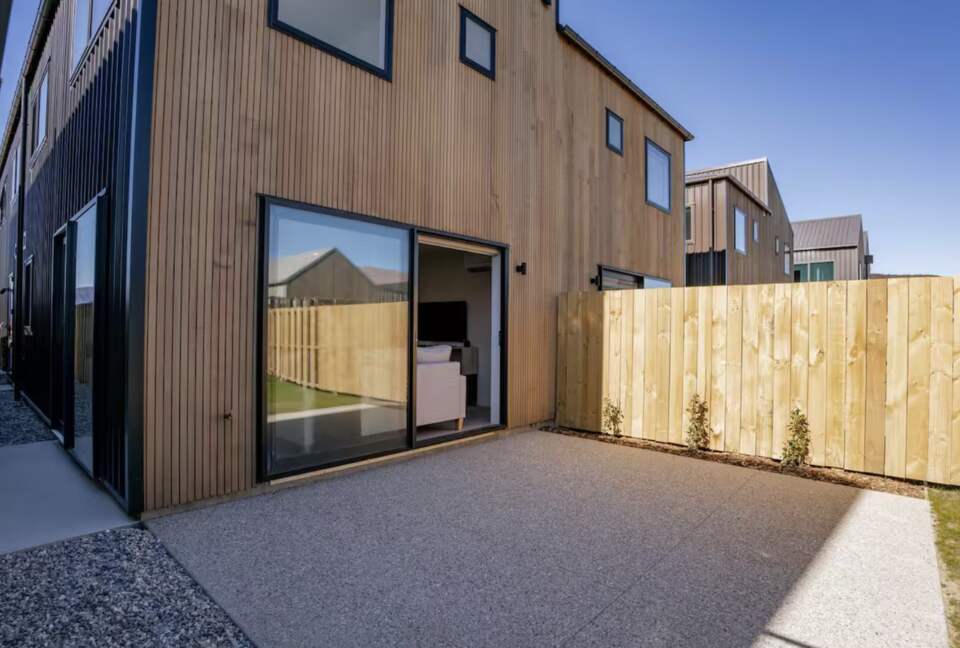 A Modern Wānaka Retreat - Wānaka, New Zealand