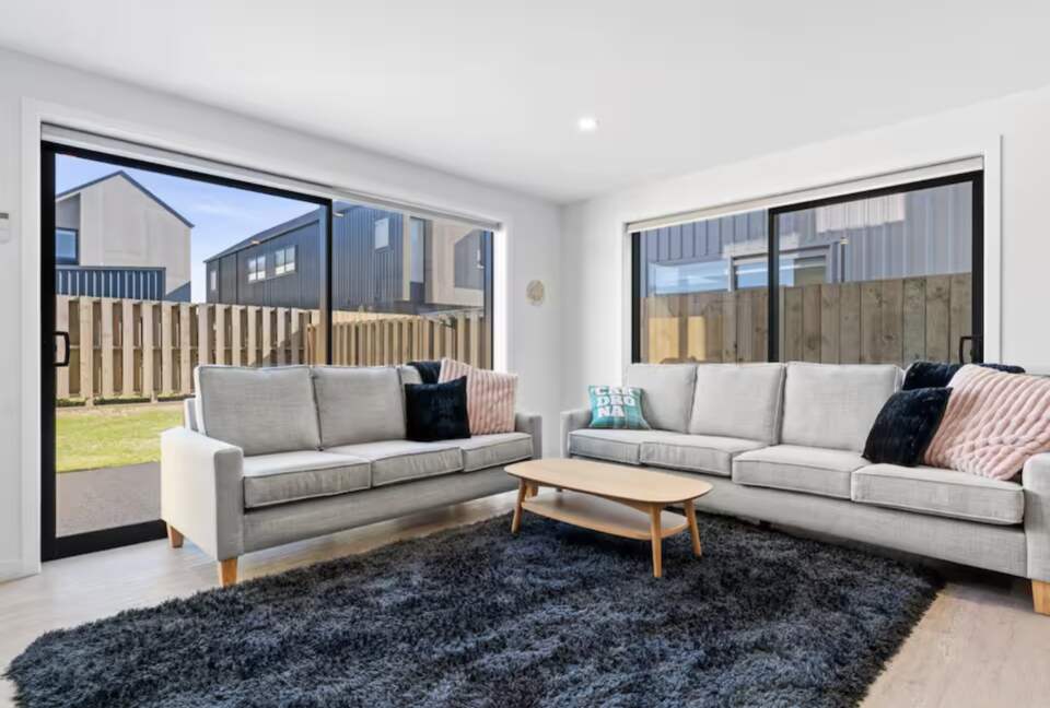 A Modern Wānaka Retreat - Wānaka, New Zealand