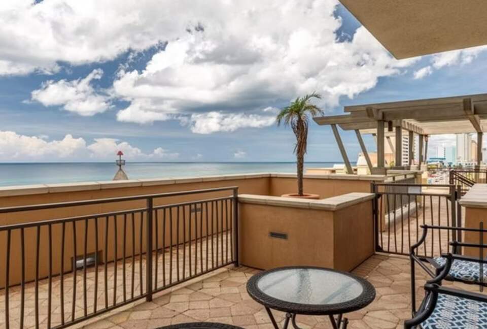 Spacious Condo with Exclusive Beach Access - Panama City Beach, Florida