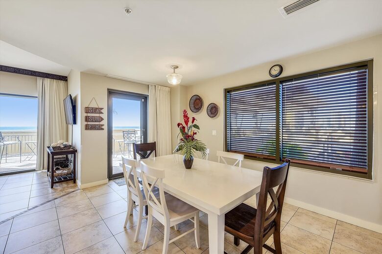 Spacious Condo with Exclusive Beach Access - Panama City Beach, Florida