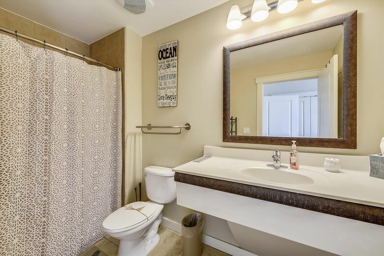 Spacious Condo with Exclusive Beach Access - Panama City Beach, Florida