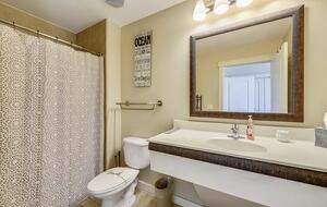 Spacious Condo with Exclusive Beach Access - Panama City Beach, Florida