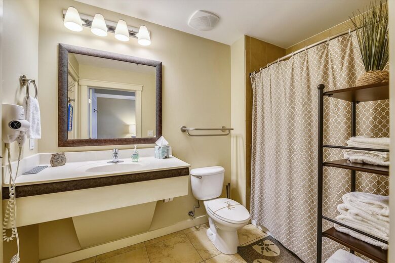 Spacious Condo with Exclusive Beach Access - Panama City Beach, Florida
