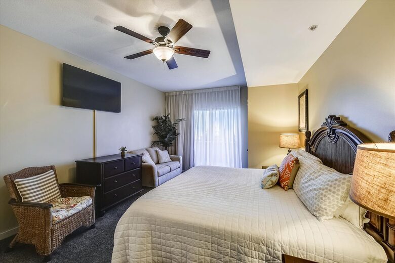 Spacious Condo with Exclusive Beach Access - Panama City Beach, Florida