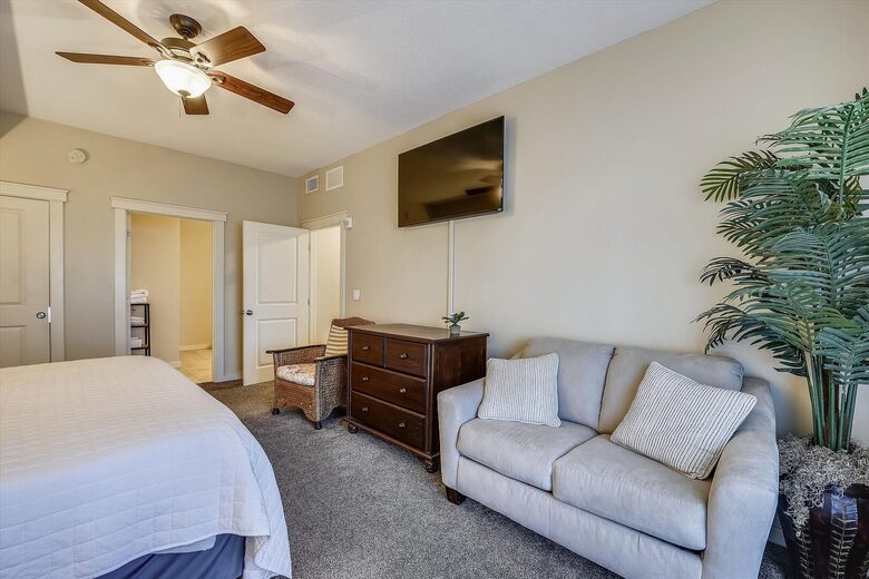 Spacious Condo with Exclusive Beach Access - Panama City Beach, Florida