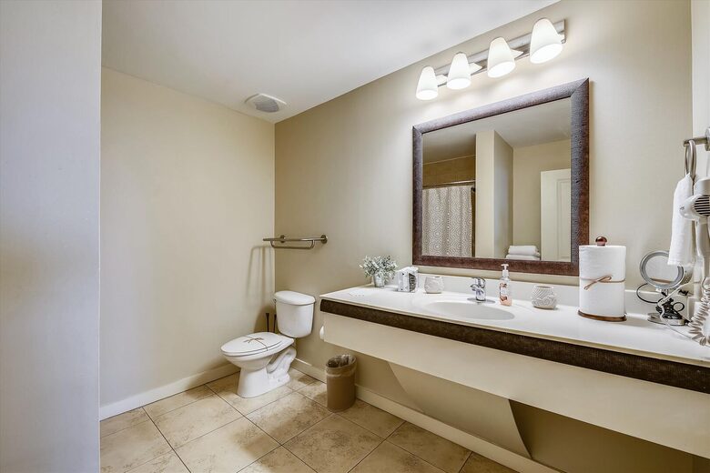 Spacious Condo with Exclusive Beach Access - Panama City Beach, Florida