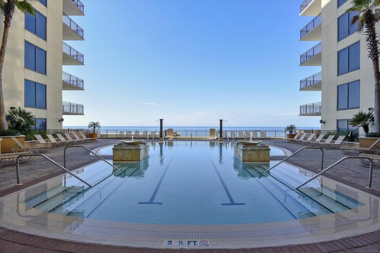 Spacious Condo with Exclusive Beach Access - Panama City Beach, Florida