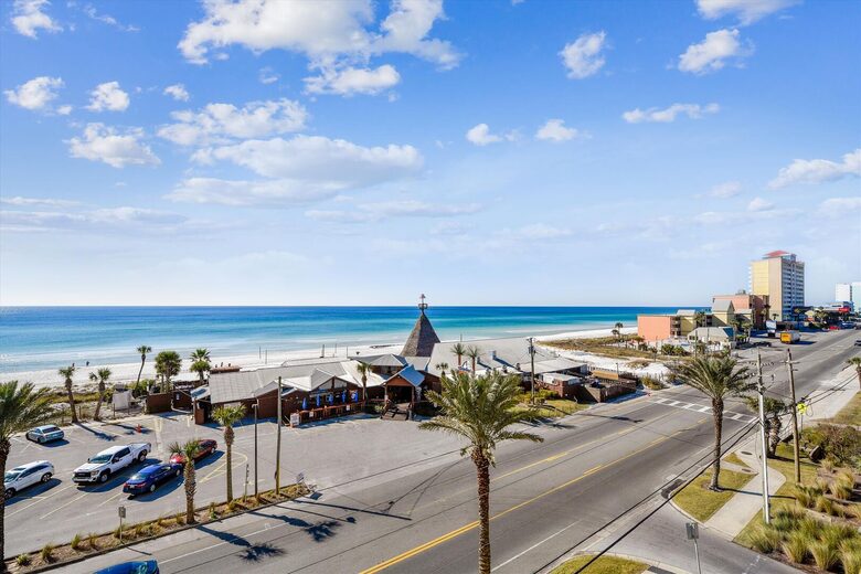 Spacious Condo with Exclusive Beach Access - Panama City Beach, Florida