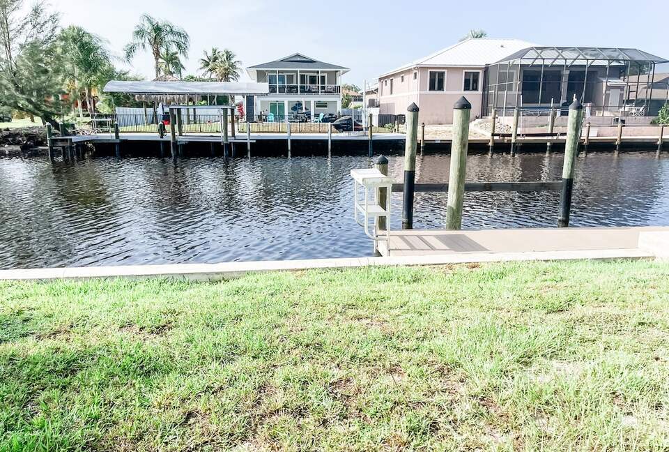 Charming Waterfront Retreat Near Bonita Beach - Bonita Springs, Florida