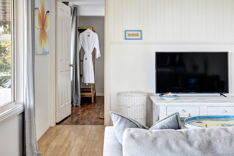 Seaside Sanctuary with Direct Beach Access & Panoramic Ocean Views - Forresters Beach, Australia