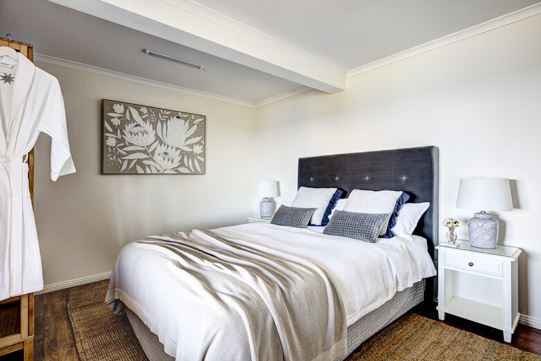 Seaside Sanctuary with Direct Beach Access & Panoramic Ocean Views - Forresters Beach, Australia