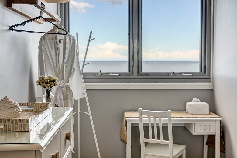 Seaside Sanctuary with Direct Beach Access & Panoramic Ocean Views - Forresters Beach, Australia