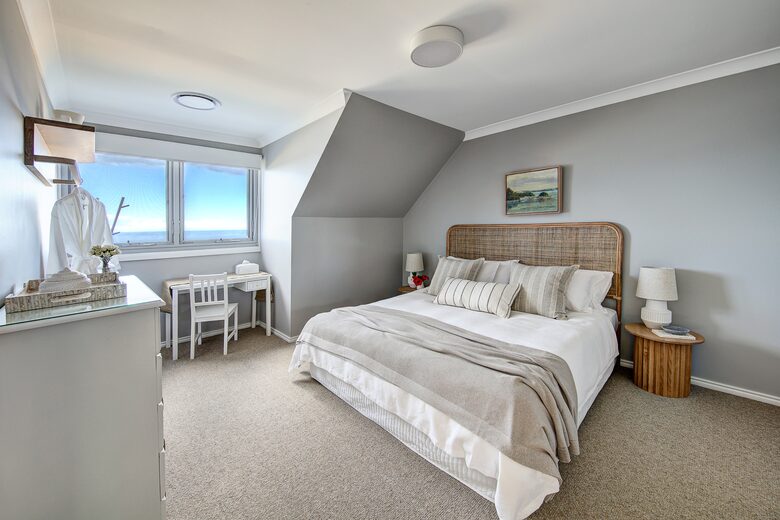Seaside Sanctuary with Direct Beach Access & Panoramic Ocean Views - Forresters Beach, Australia