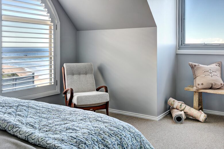 Seaside Sanctuary with Direct Beach Access & Panoramic Ocean Views - Forresters Beach, Australia