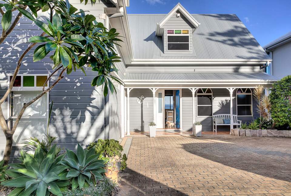 Seaside Sanctuary with Direct Beach Access & Panoramic Ocean Views - Forresters Beach, Australia