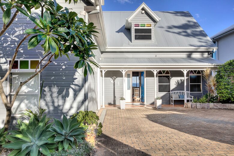 Seaside Sanctuary with Direct Beach Access & Panoramic Ocean Views - Forresters Beach, Australia