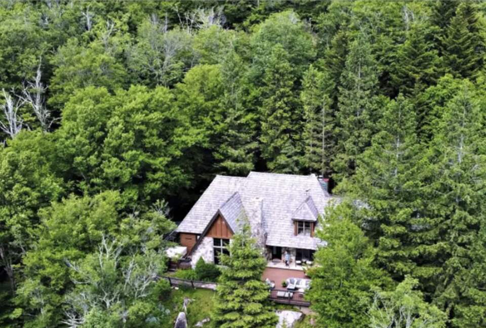 A Spacious and Scenic Getaway on Snowshoe Mountain - Snowshoe, West Virginia