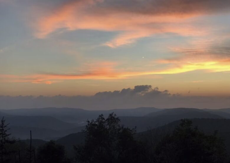 A Spacious and Scenic Getaway on Snowshoe Mountain - Snowshoe, West Virginia