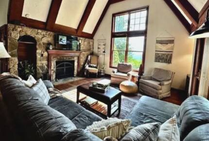 A Spacious and Scenic Getaway on Snowshoe Mountain - Snowshoe, West Virginia