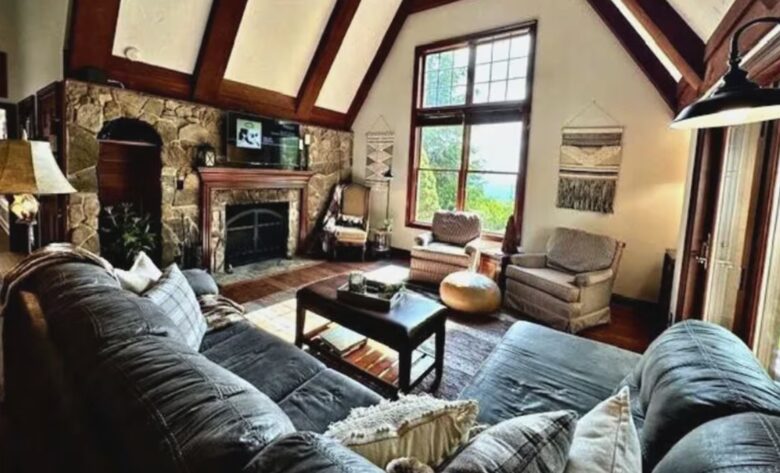 A Spacious and Scenic Getaway on Snowshoe Mountain - Snowshoe, West Virginia