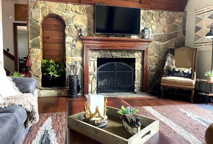 A Spacious and Scenic Getaway on Snowshoe Mountain - Snowshoe, West Virginia