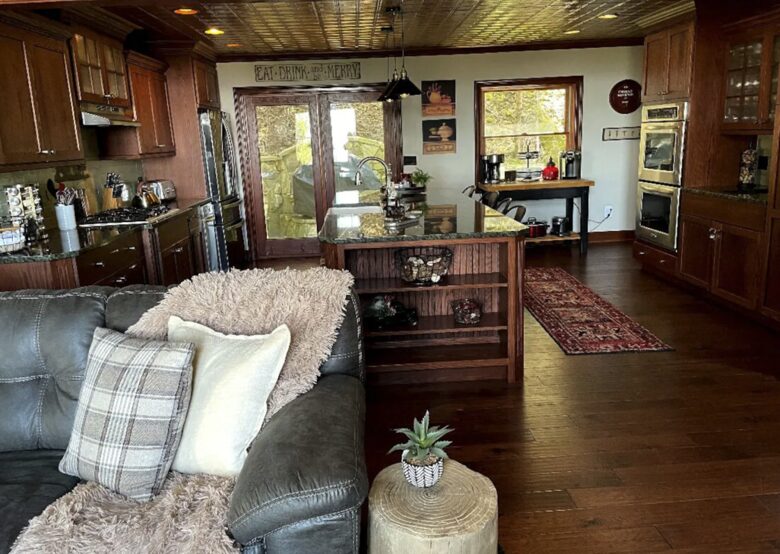 A Spacious and Scenic Getaway on Snowshoe Mountain - Snowshoe, West Virginia