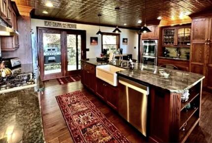 A Spacious and Scenic Getaway on Snowshoe Mountain - Snowshoe, West Virginia